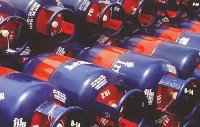 'Commercial LPG gas cylinder became cheaper by Rs 36'